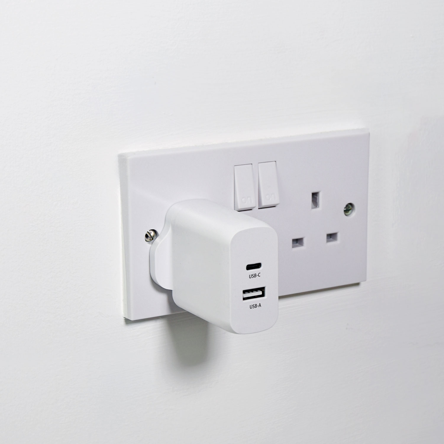 USB-C and USB-A Charger 45W Power Delivery GaN
