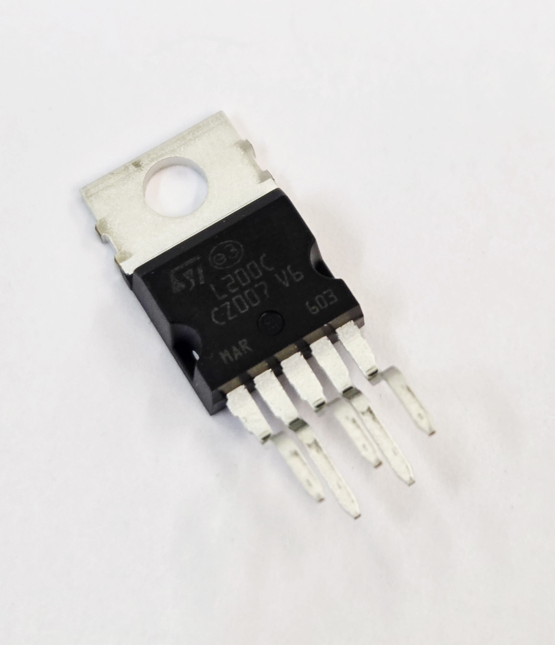 L200CV Integrated Circuit (IC)