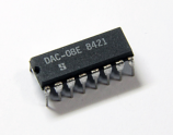 DAC08EN Integrated Circuit (IC)